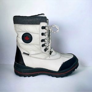 Cozy white winter boots from Cougar. Mid calf length, waterproof and insulated.
